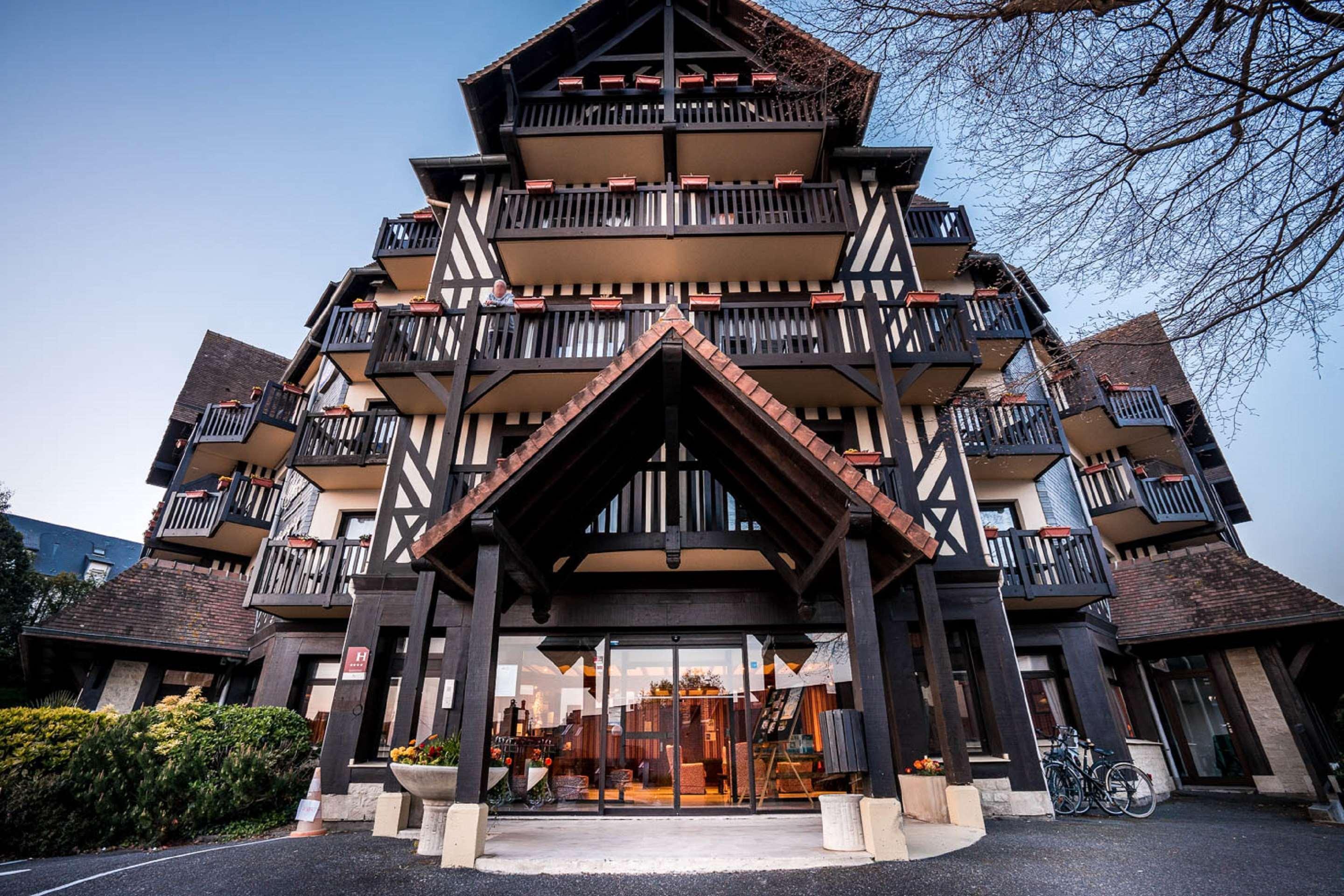 Best Western Plus Hostellerie Du Vallon Trouville-sur-Mer Exterior foto