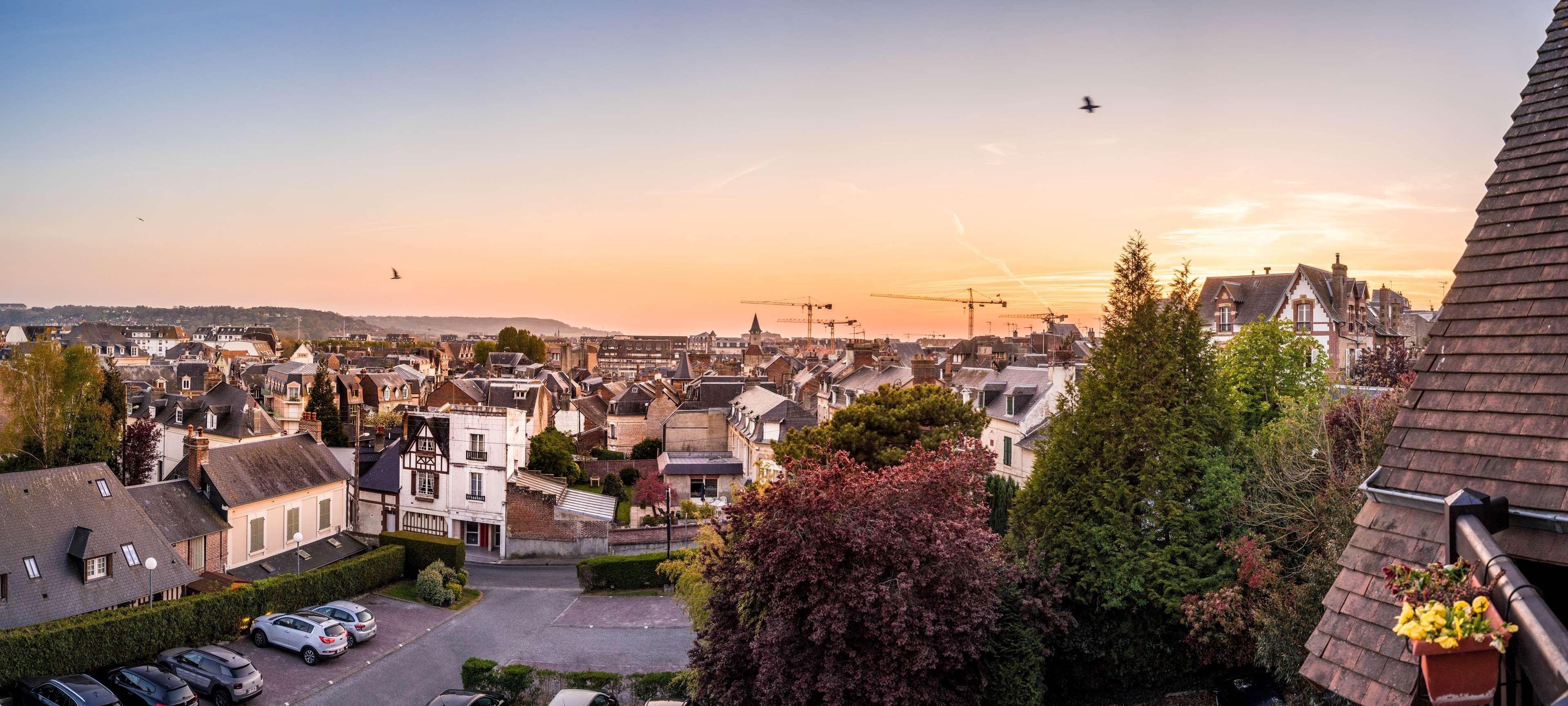 Best Western Plus Hostellerie Du Vallon Trouville-sur-Mer Exterior foto