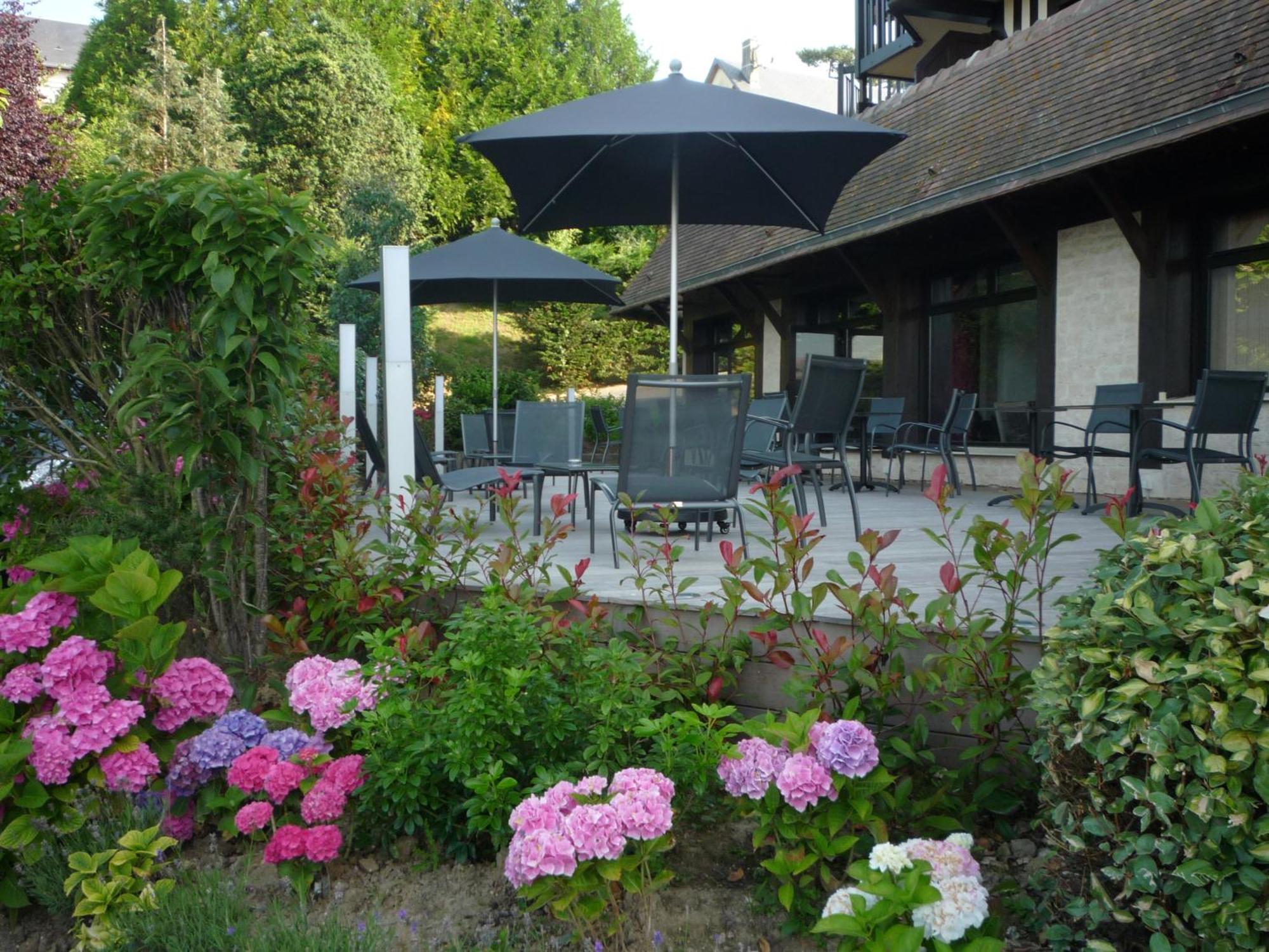 Best Western Plus Hostellerie Du Vallon Trouville-sur-Mer Exterior foto