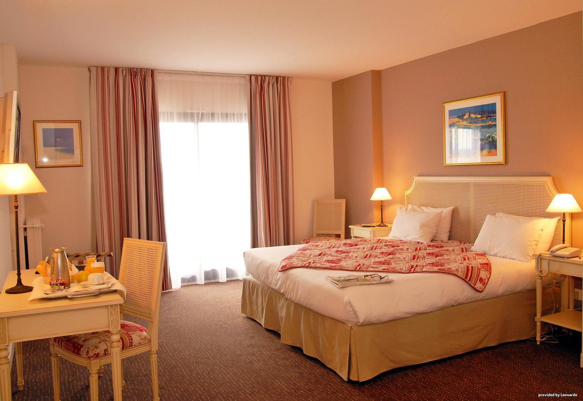 Best Western Plus Hostellerie Du Vallon Trouville-sur-Mer Exterior foto